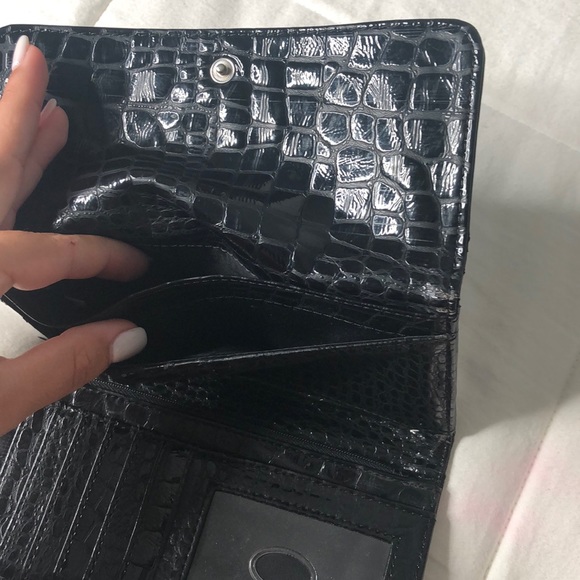 Guess Wallet - Picture 5 of 7